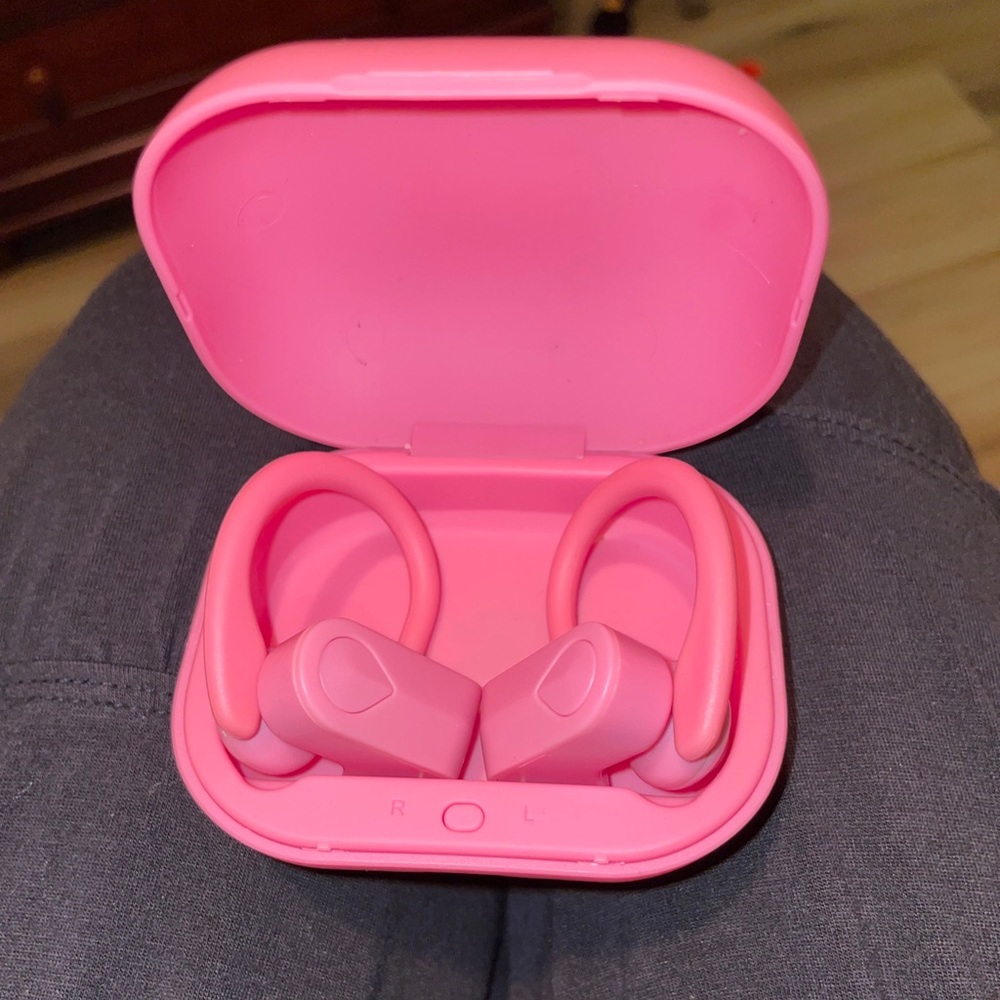 Wireless earbuds